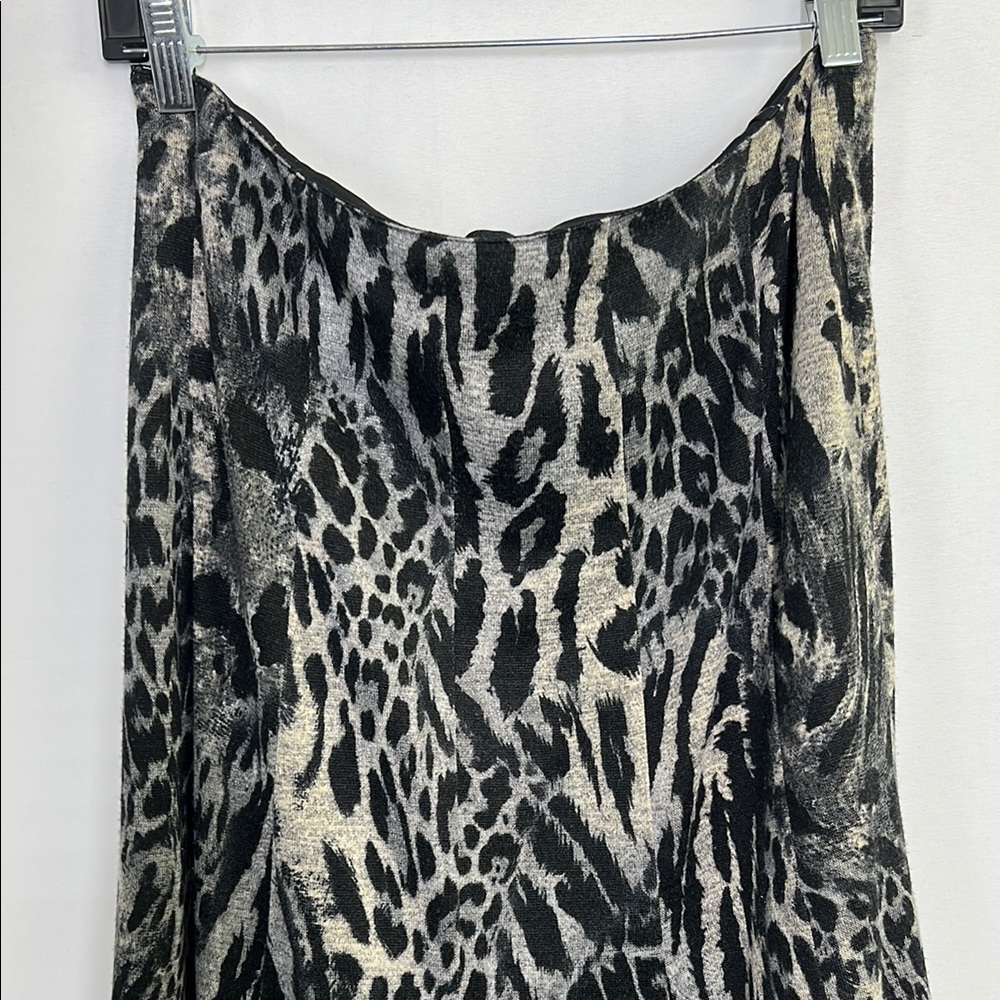 Leopard Print Women's Skirt A line with darts and fluttery hem - Picture 3 of 10